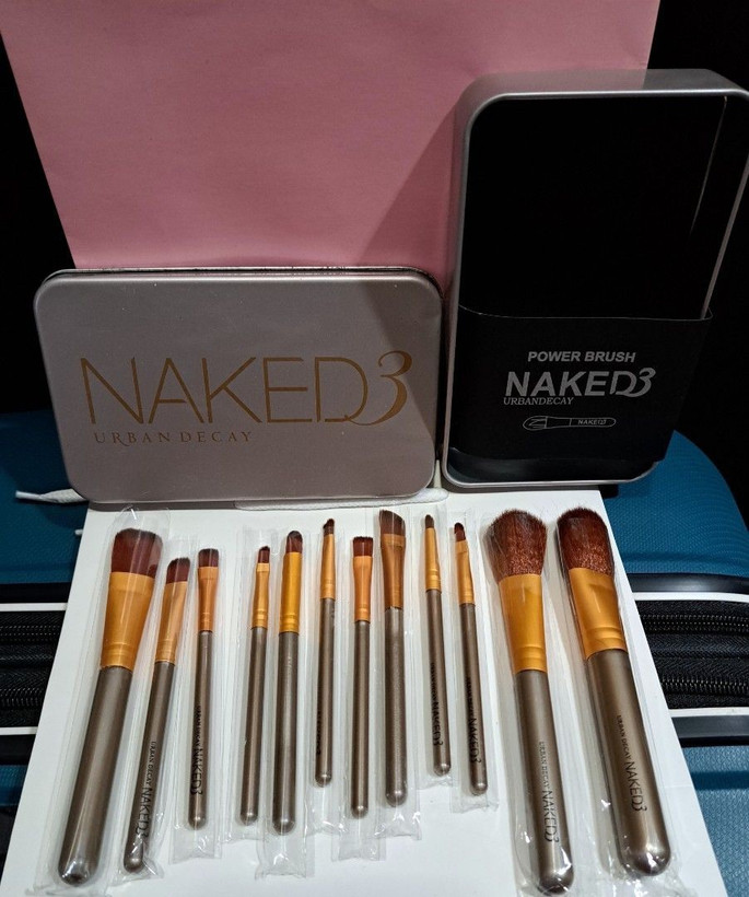 ست برس آرایش با جعبه های فلزی NAKED 3 (15cm x 9cm)