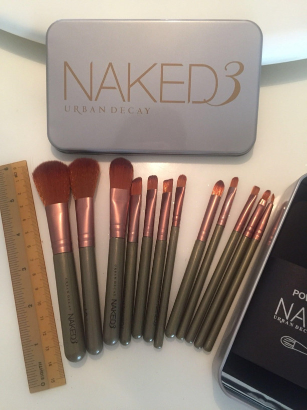 ست برس آرایش با جعبه های فلزی NAKED 3 (15cm x 9cm)